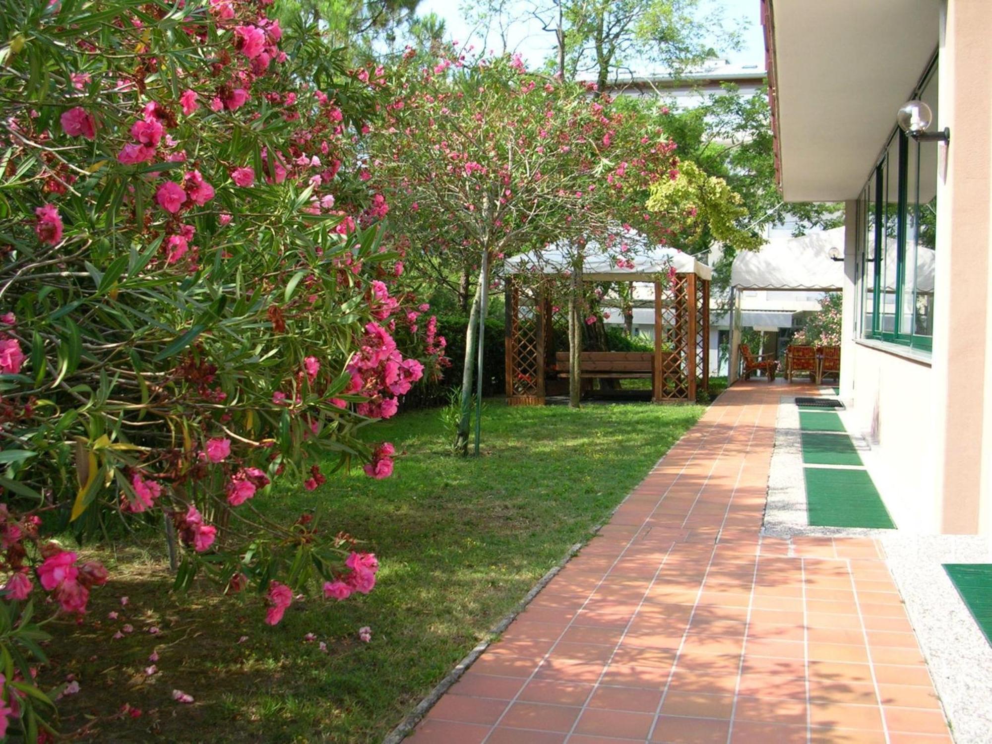 Hotel Eden Lignano Sabbiadoro Luaran gambar