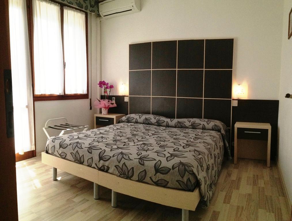 Hotel Eden Lignano Sabbiadoro Bilik gambar